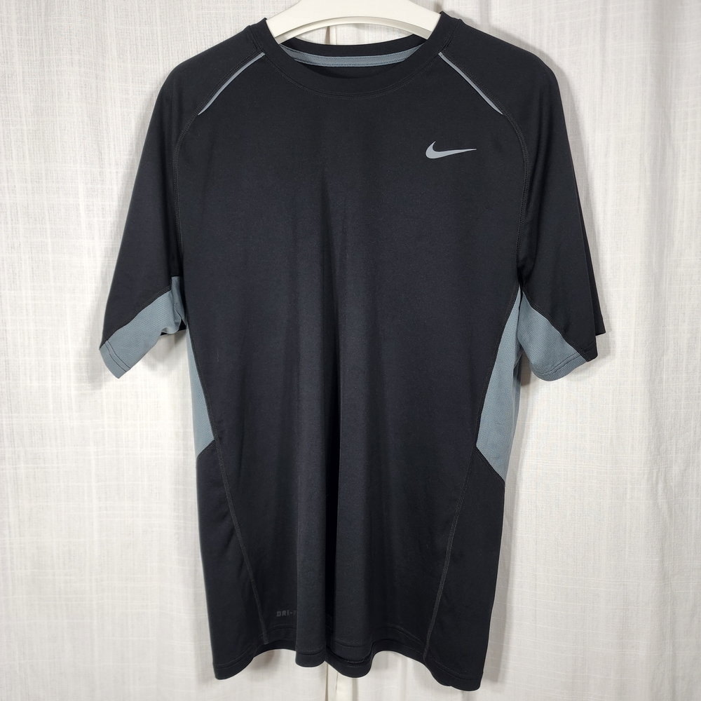 Nike Men's Black and Gray Athletic Shirt